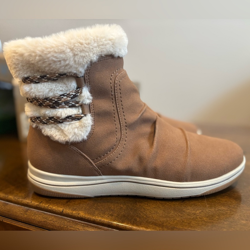 Clark’s Breeze Cozy Fur Lined Tan Winter Boots 11w